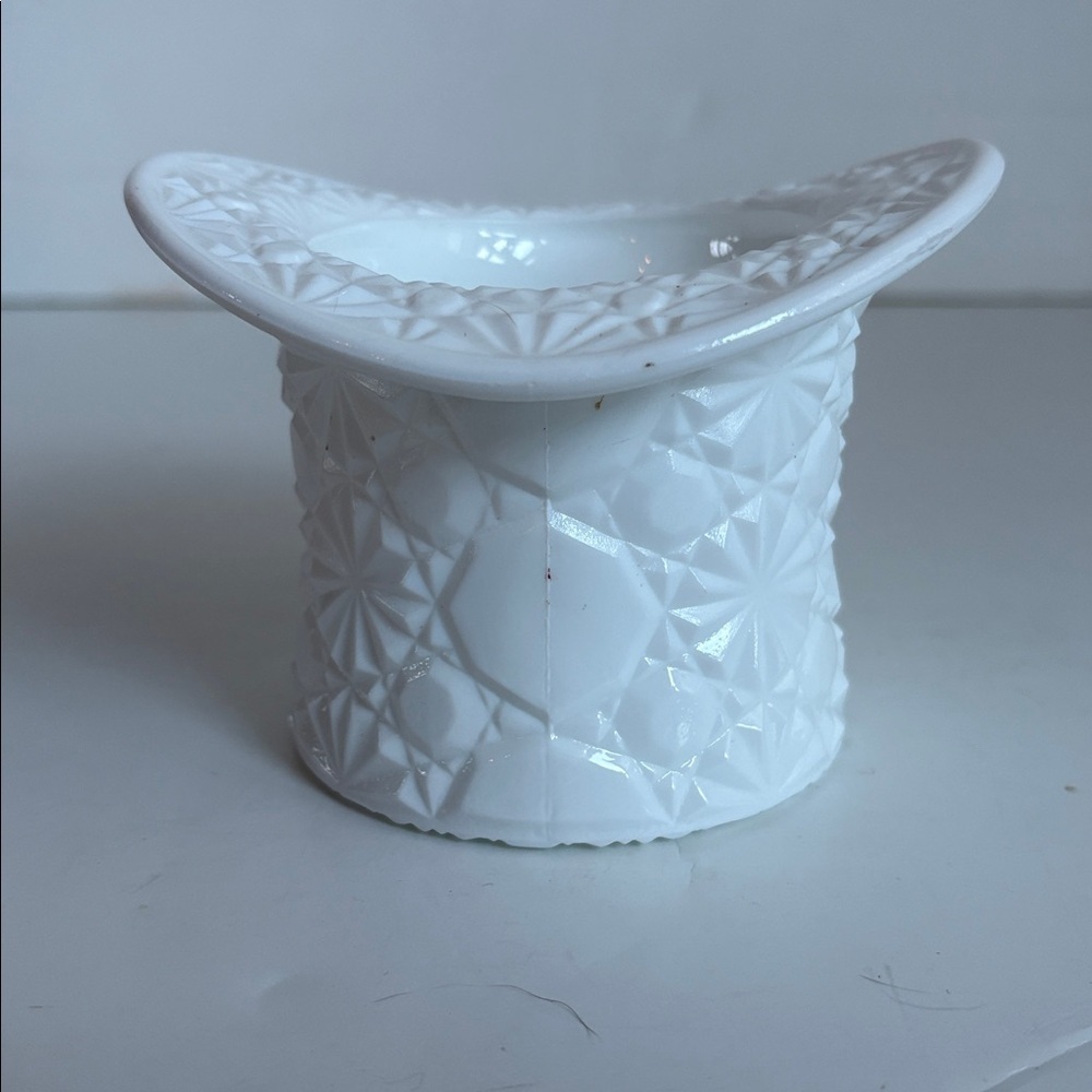 Vintage Fenton milk glass top hat “daisy and button” pattern - Picture 4 of 13
